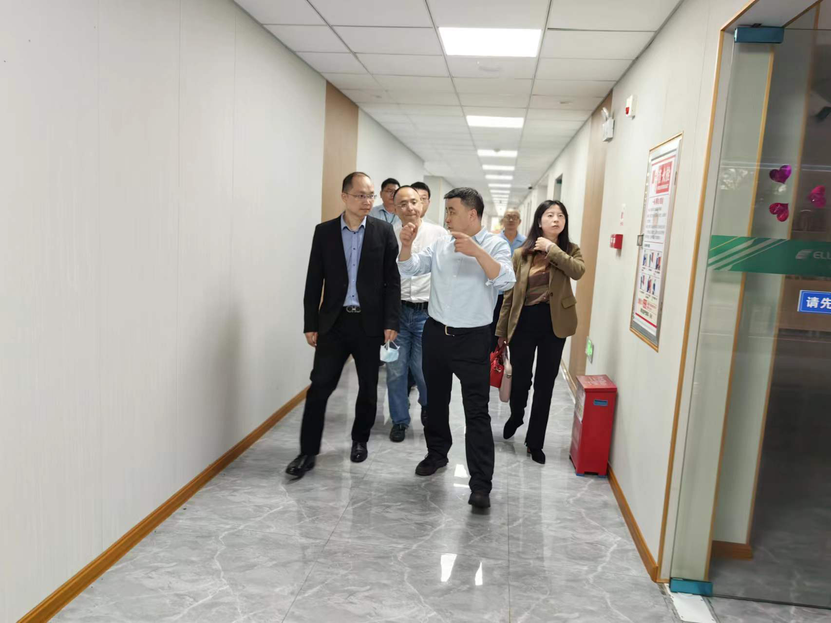 節(jié)后慰問暖人心 | 九洲集團(tuán)黨委書記、董事長楊保平一行慰問依頓電子全體員工 